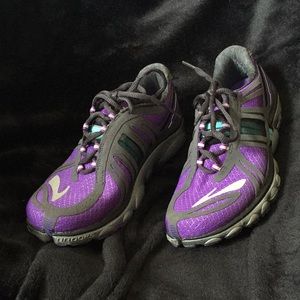 Size 8, Brooks ‘pure cadence’